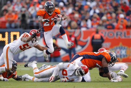 http://guardianlv.com/wp-content/uploads/2013/11/Denver-Broncos-vs-Kansas-City-Chiefs-will-be-full-of-High-Octane-Action-450x304.jpg
