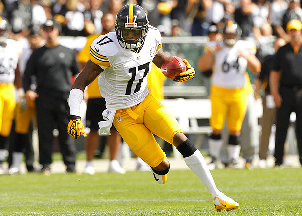 Mike Wallace Signed by Miami Steelers