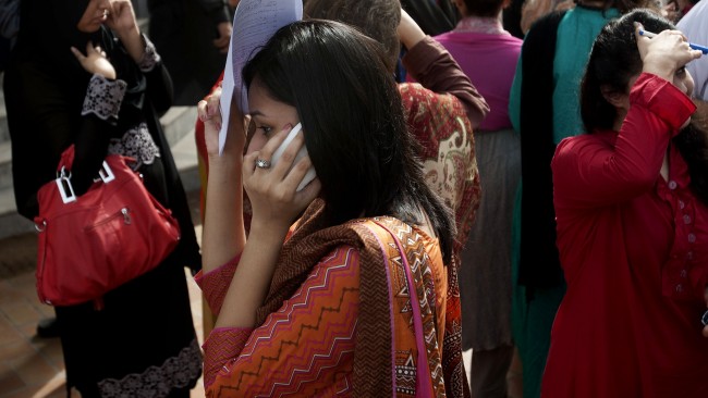 7.5 magnitude earthquake struck Iran 50 miles from Pakistan