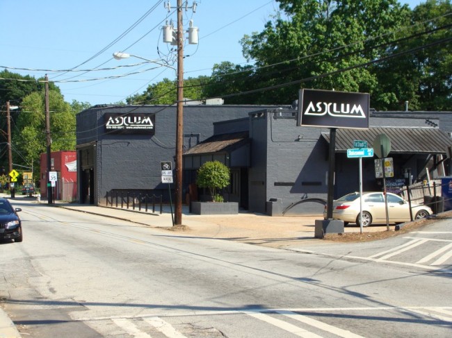 Atlanta: Vehicle drives into sidewalk pinning 3 pedestrians 