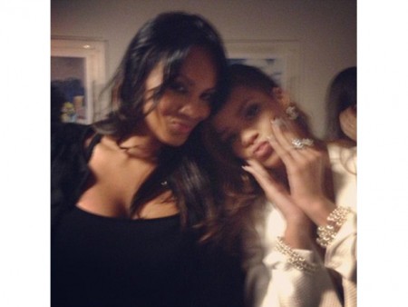 Rihanna puts on epic show in Los Angeles amid rumors of break up with Chris Brown 2 Rihanna puts on epic show in Los Angeles as rumors of break up with Chris Brown begin