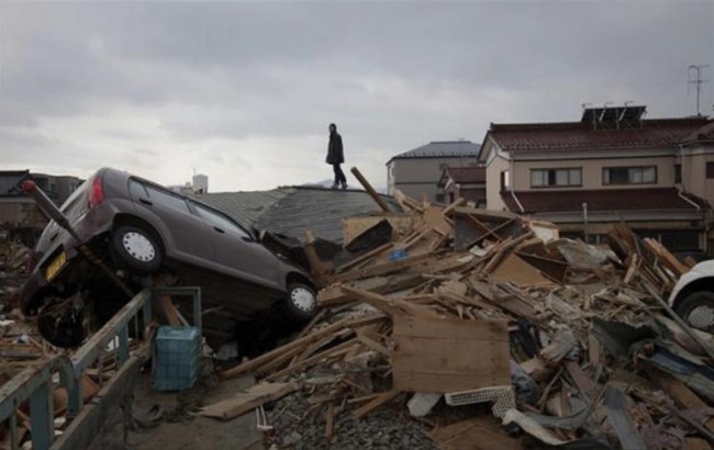 Tohoku Earthquake and tsunami 2011 (Unedited Video)