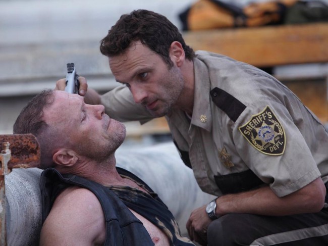 two-new-shots-of-merle-dixon-s-return-to-the-walking-dead2