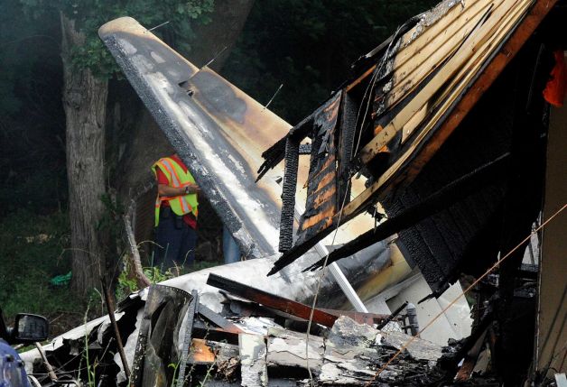Plane in Connecticut Crashes Into House Killing At Least 2 1 628x471 (3)
