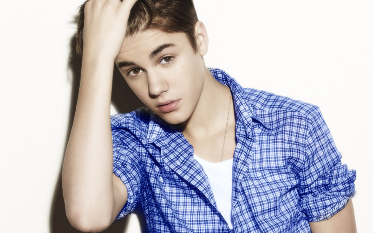 Justin Bieber Gold rings, sweet 16 and attack