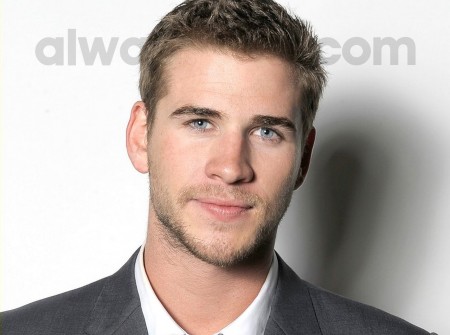 Liam Hemsworth and Eiza G: K-I-S-S-I-N-G 1 Liam Hemsworth and Eiza G K-I-S-S-I-N-G