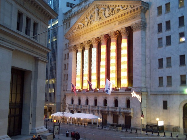 Shutdown drops stock market prices at the New York Stock Exchange