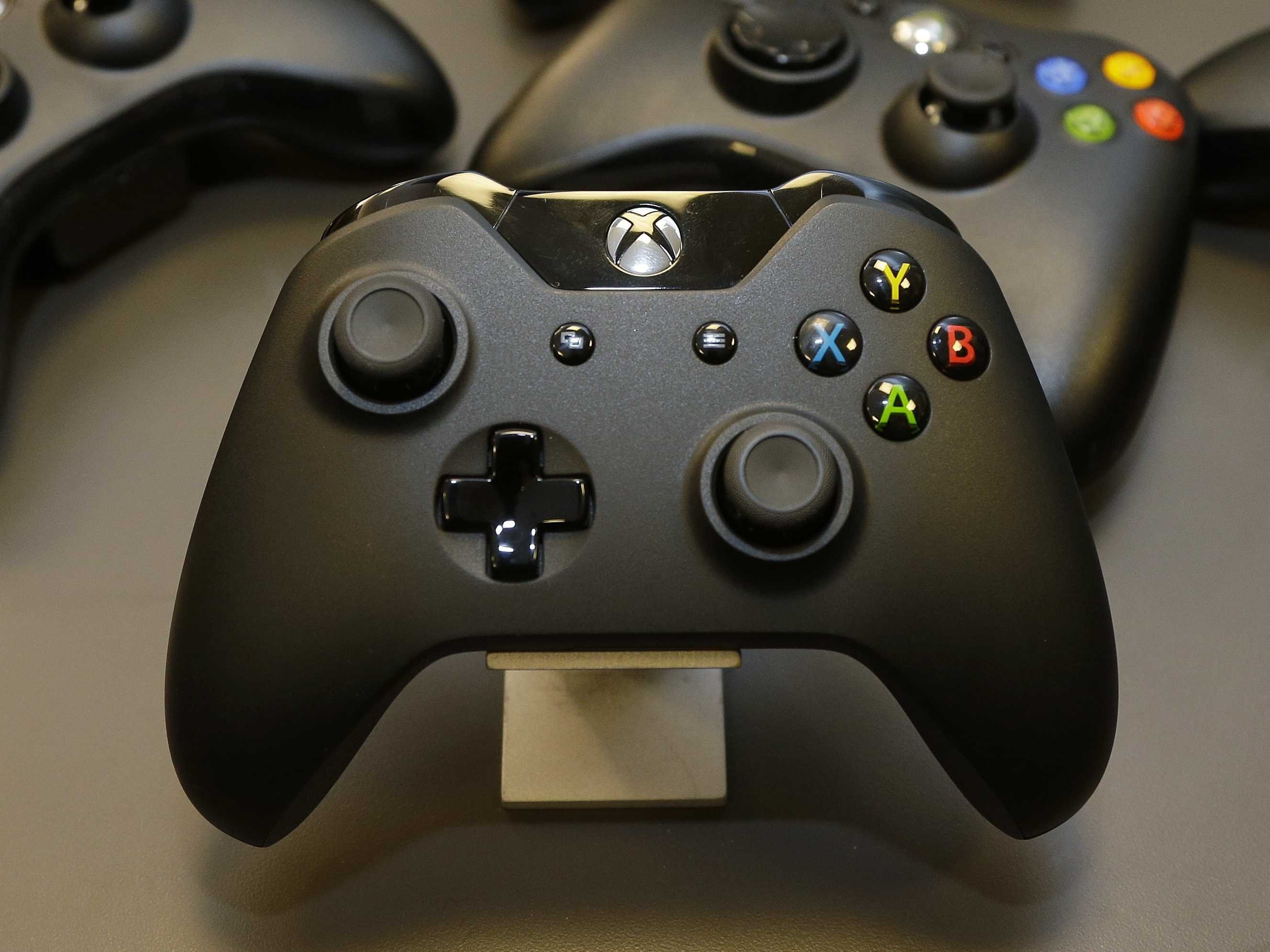 Xbox One console to support eight controllers