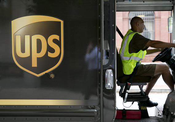 UPS and FedEx Blasted for Not Delivering Christmas Gifts by December 25 1 UPS and FedEx Blasted for not Delivering Christmas Gifts by December 25