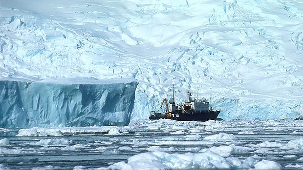 Icebreaker Turns Back From Stranded Ship icebreaker