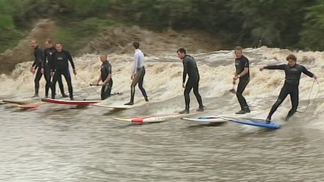 Freak Weather Great Fun for Surfers (Video) 