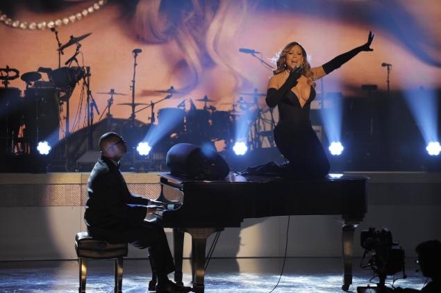 Mariah Carey Reveals Her Girls During Rehearsals