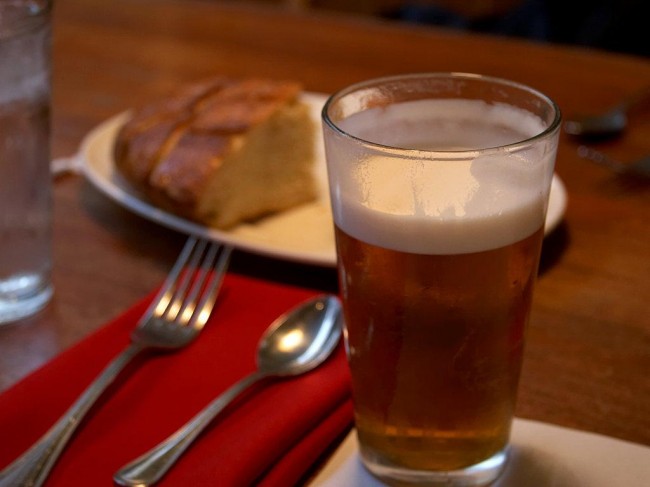 Should Alcoholic Beverages be Banned for Breastfeeding Moms? 