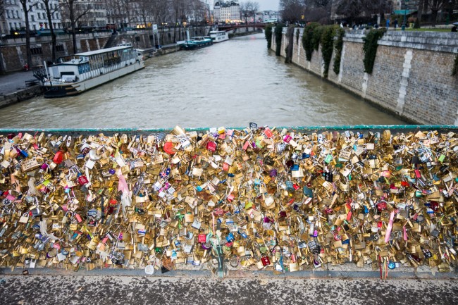 Love Locks No More As American Expats Hail Them Paris Bridge Hazard Love Locks