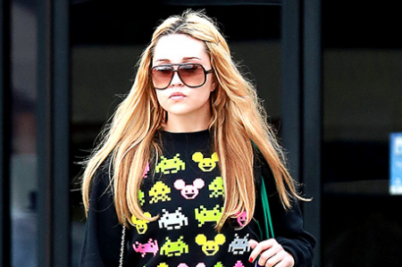 Amanda Bynes Tweets to Her Followers