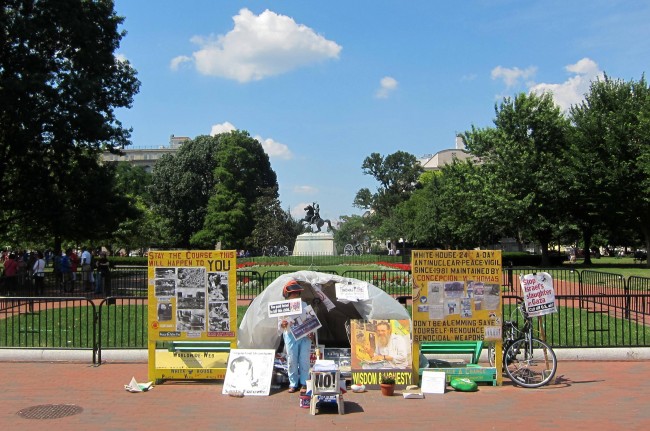 White House Vigil Removed and Resurrected vigil