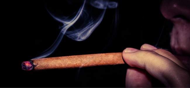 Marijuana: Smoking Style Tied to Addiction Risk marijuana