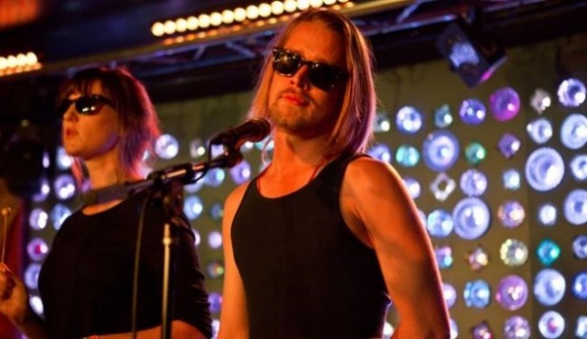 Macaulay Culkin and The Pizza Underground Booed off Stage in England