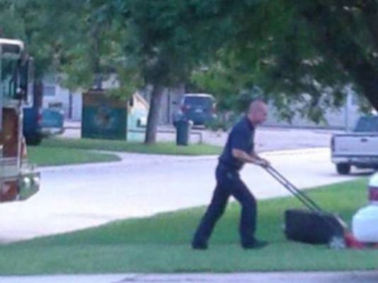 Texas Firefighters Finish Mowing Yard of Man Who Has Heart Attack 1 Texas Firefighters Finish Mowing Yard of Man Who Has Heart Attack
