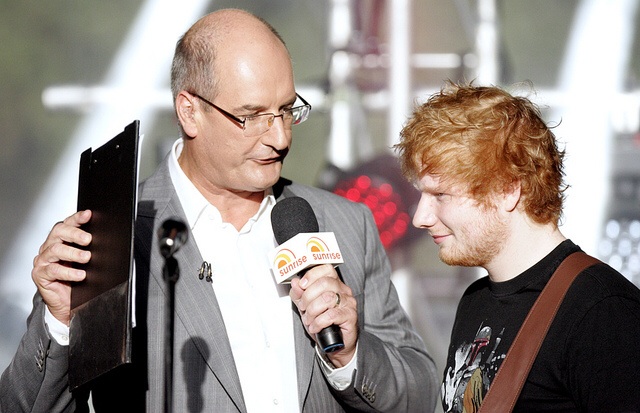 Ice Bucket Challenge Ed Sheeran Assists Courtney Cox Ice Bucket Challenge