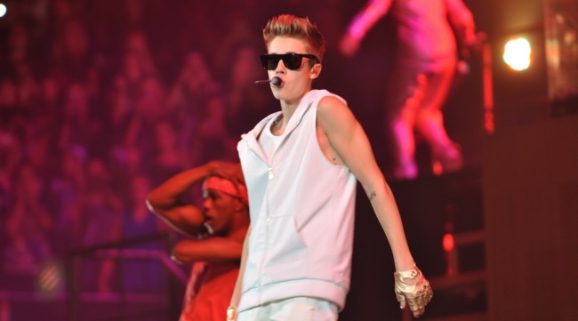 Justin Bieber Temporarily Joins List of One-Ear Deaf Celebrities Justin Bieber Temporarily Joins List of One-Ear Deaf Celebrities