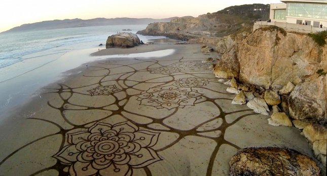 Spectacular Sand Art Washes Away With Each Tide