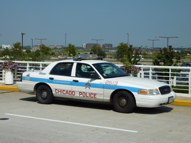 2009-09-11_Chicago_Police_car_2513_in_front_of_ORD