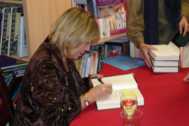 Cynthia Lennon the First Beatle Wife Dies Lennon