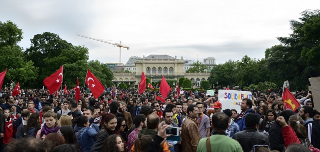 Turkey Explosion Injures 10 at Kurdish Rally Turkey