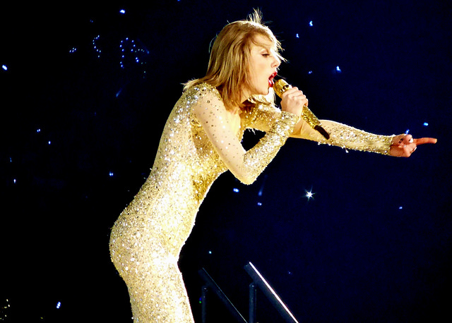 Taylor Swift Dazzles in New Jersey Swift
