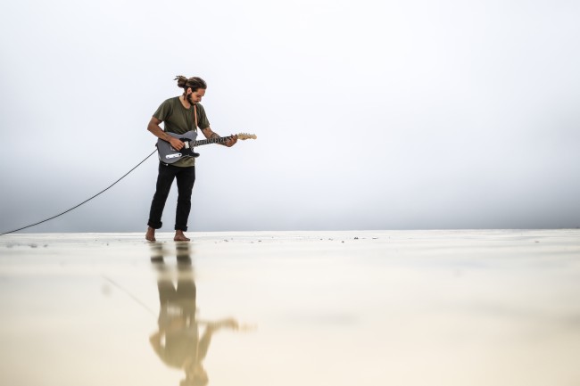 Elessar Thiessen 'A Rainy Week In Paradise' Independent Music Review