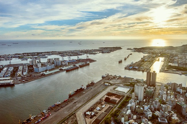Rescuers in Taiwan Discover Survivors in Collapsed Building Taiwan