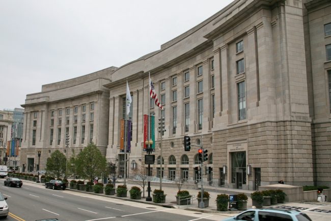 US CBP Agents Implement New Question in ESTA Program CBP