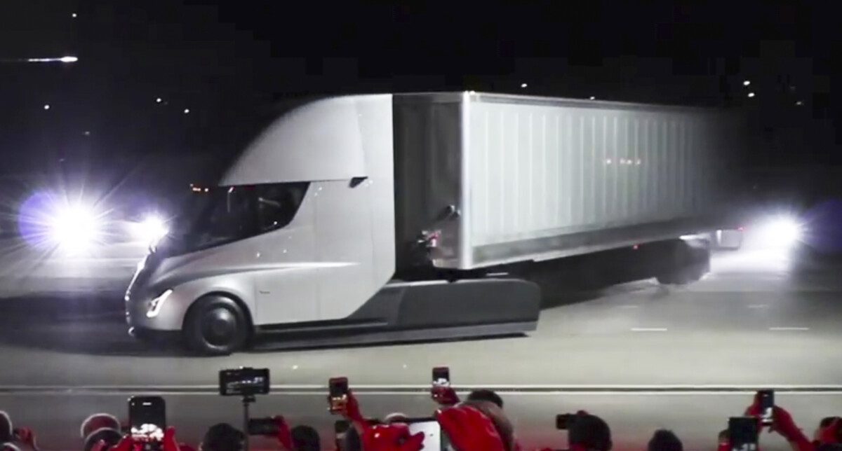 tesla unveils new electric semi truck