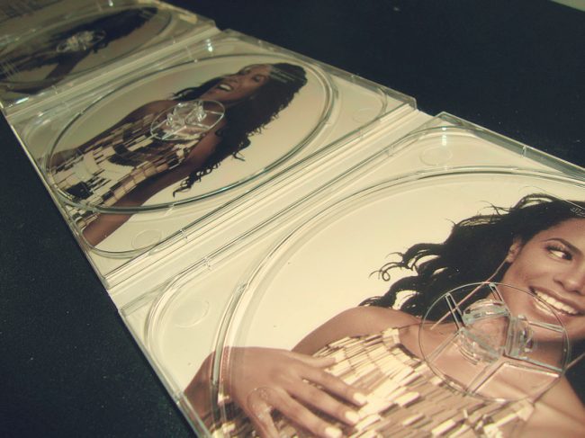 R. Kelly Allegedly Had Sex With Underaged Aaliyah in Front of His Entourage Kelly