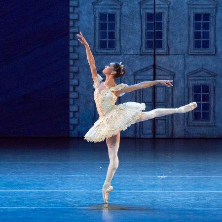 Creative 'Swan Lake’ Outshines ‘Nutcracker’ in Los Angeles Showcases Nutcracker