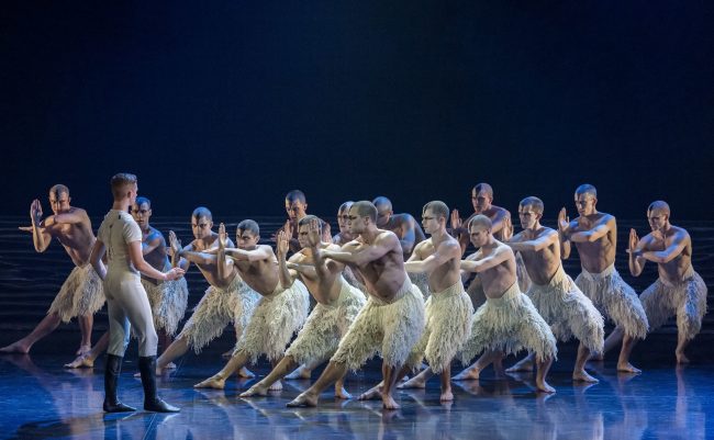 Creative 'Swan Lake’ Outshines ‘Nutcracker’ in Los Angeles Showcases Nutcracker