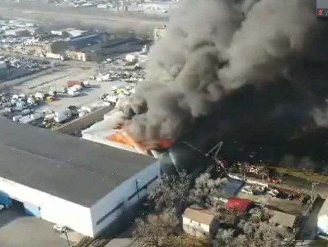 Massive Fire in Chicago More Than 250 Firefighters Respond
