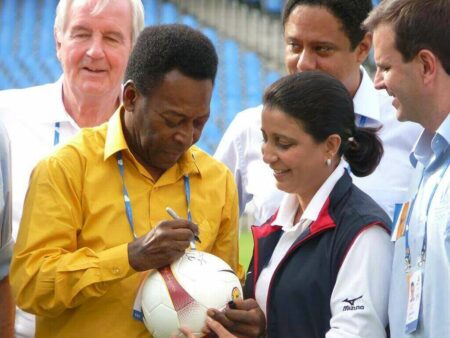 80-Year-Old Soccer Great Pelé Recovering From Surgery Thanks Well Wishers Pelé